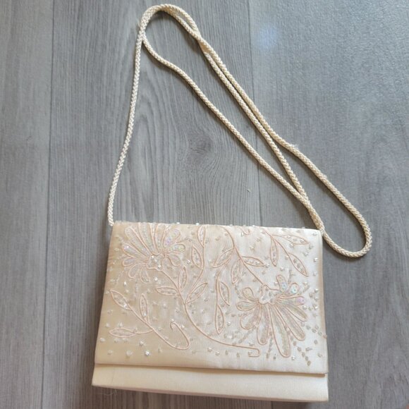 La Regale Embroidered Ivory Satin Evening Bag With Floral Sequins Magnetic Closu - Picture 1 of 10